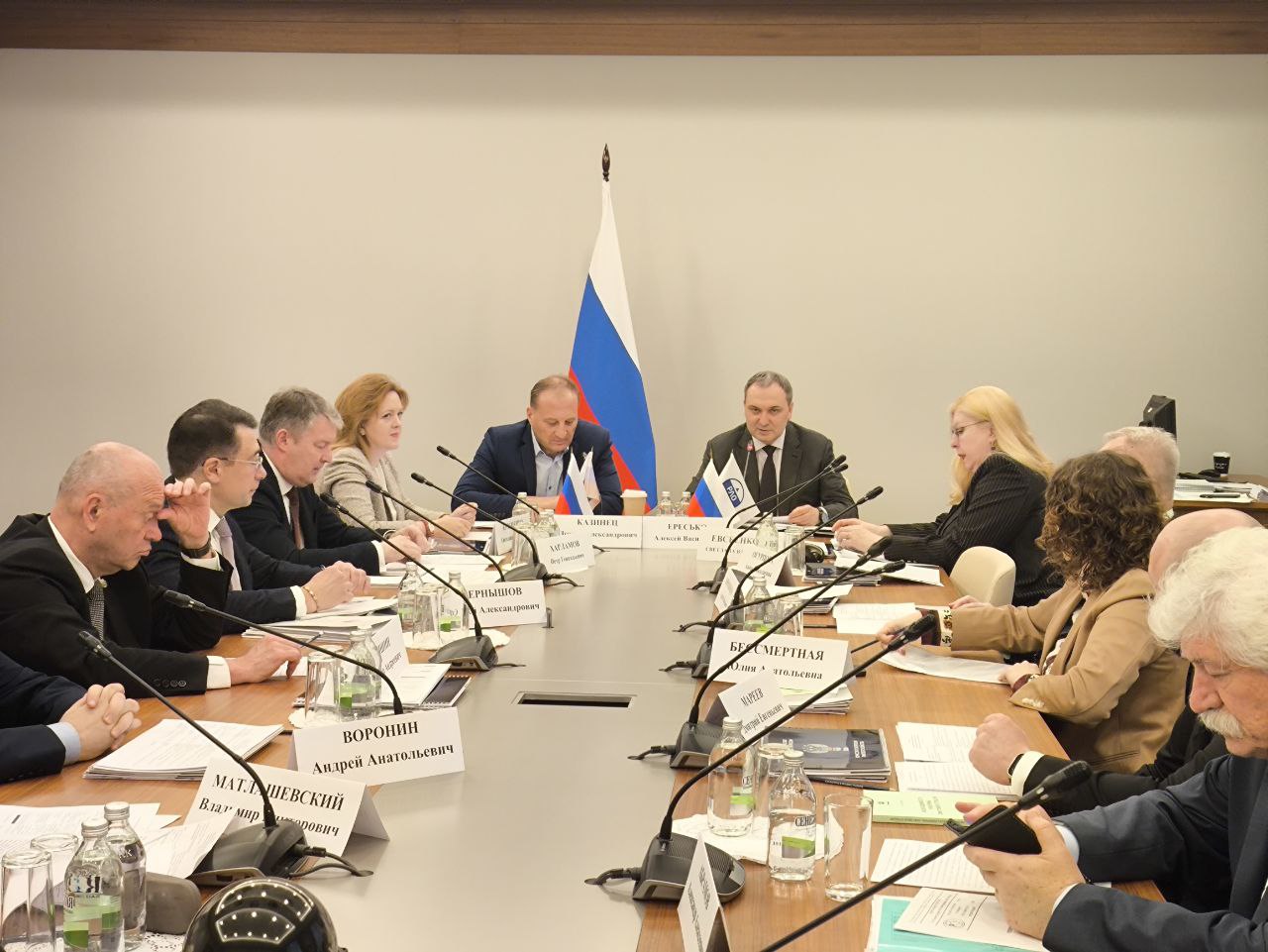 Леонид Казинец провёл заседание Комиссии по вопросам лифтового хозяйства при Минстрое России