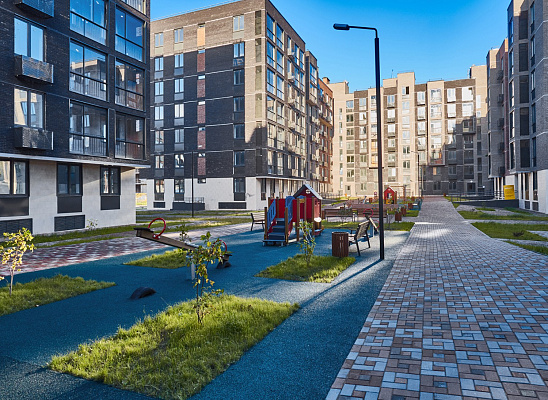 Внутри двора