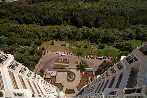 Внутри двора