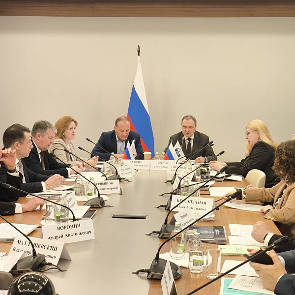 Леонид Казинец провёл заседание Комиссии по вопросам лифтового хозяйства при Минстрое России