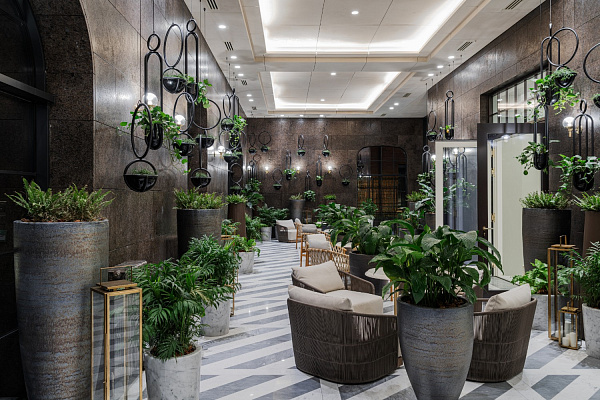 Внутри двора